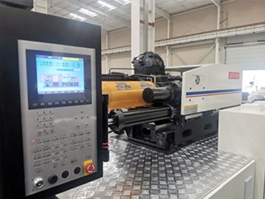 Precision Injection Modeling Machine 2100T High Precision Injection Molding Machine Desktop Injection ...