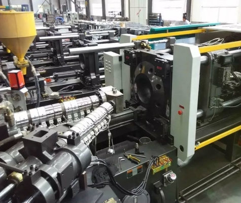 Deep Cavity Bucket Injection Molding Machine