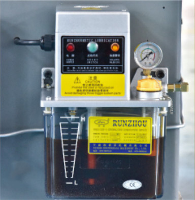 Double Cylinder Structure  Mini Plastic Molding Machine With European Computer Control Has Fast Response