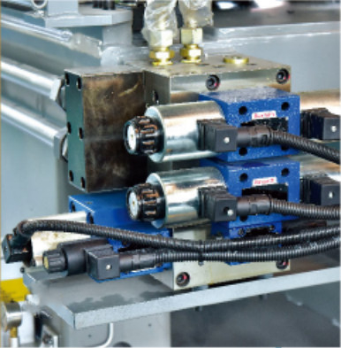 Double Cylinder Structure  Mini Plastic Molding Machine With European Computer Control Has Fast Response