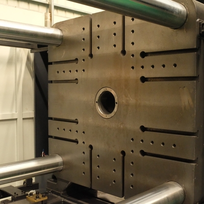 550T Injection Molding Machine With Center-Locking Structure For Manufacturing Fine Flower Pots.